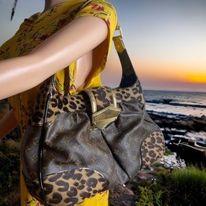 💎✨BEAUTIFUL✨💎 Authentic Louis Vuitton Lepard Polly Shoulder bag